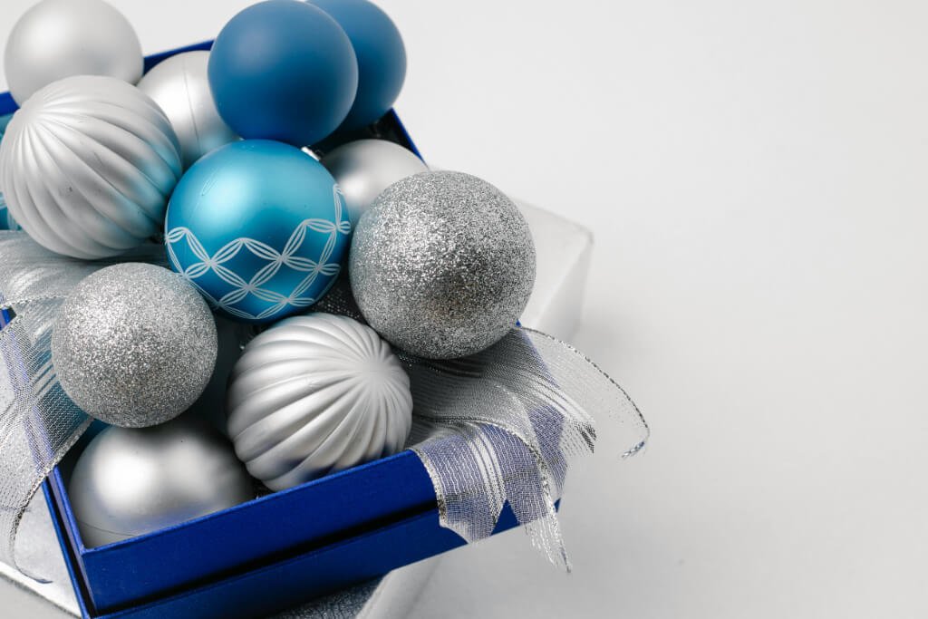 La Historia de las Decoraciones de Temporada y Cómo Guardarlas Correctamente